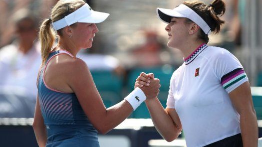 Federer impone cátedra en Miami, juvenil Andreescu abandona