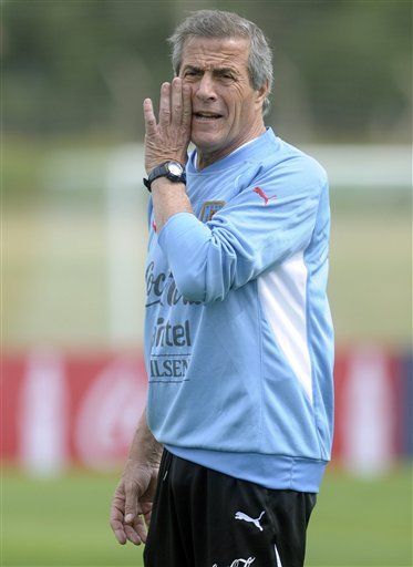 Mundial: Gastón Ramí­rez reemplazarí­a a Forlán en Uruguay