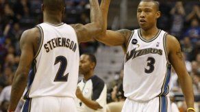 Wizards cierran semana difí­cil con victoria y récord de Saunders