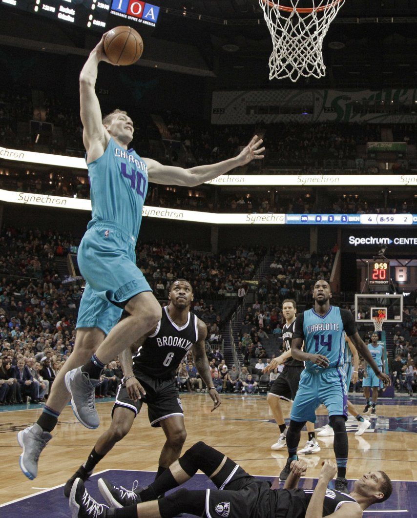 Kidd-Gilchrist y Batum dan a Hornets triunfo sobre Nets