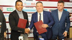 Luis Coco Henríquez firma con equipo de tercera división de Polonia