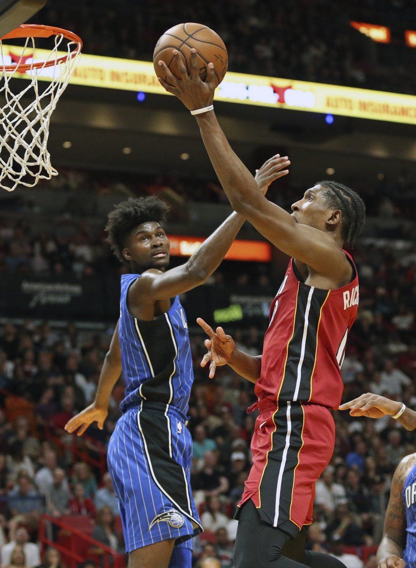 Heat remonta y doblega al Magic