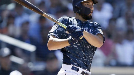 Machado y Paddack comandan triunfo de Padres sobre Gigantes