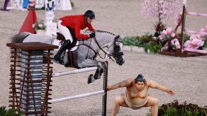 El luchador de sumo que aparece en un obstáculo de Ecuestre durante Tokio 2020