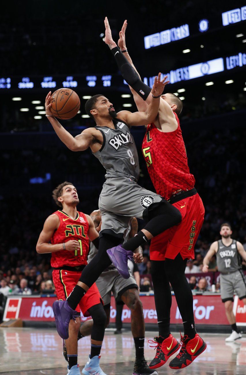 Nets vencen a Hawks pese a 47 puntos de Young