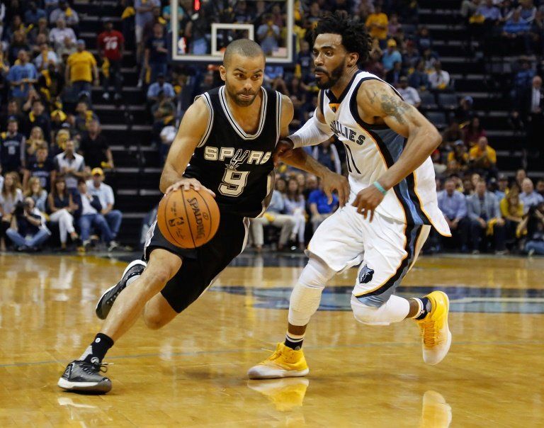 Leonard y Parkers clasifican a los Spurs para la segunda ronda de los playoffs