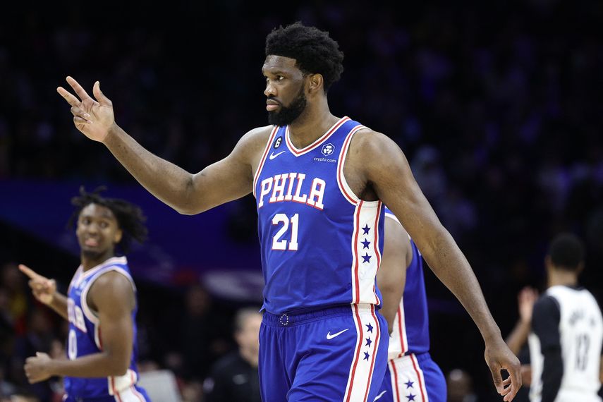 NBA: Joel Embiid brilló en el triunfo ante Nugguets de Nikola Jokic