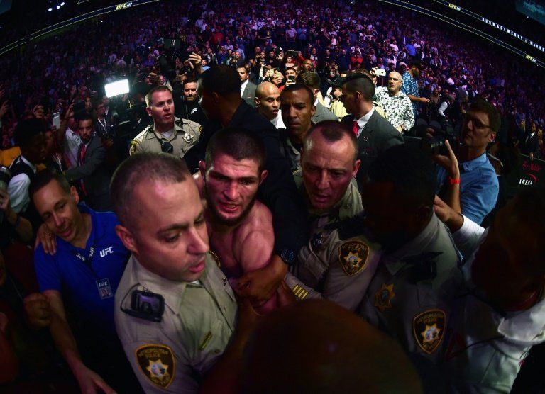 FOTOS INSÓLITAS-2018: Nurmagomedov golpea a McGregor... y a todo su equipo