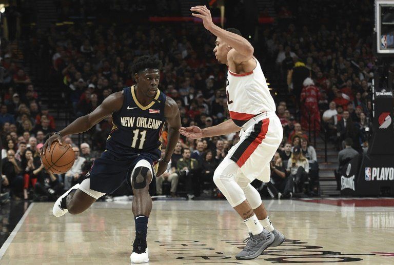 Los Warriors no dan opción a los Spurs en el comienzo de los playoffs de la NBA