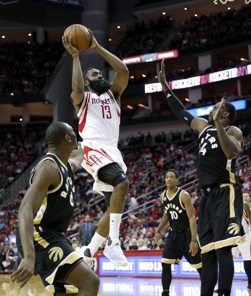Rockets vencen a Raptors con triple doble de Harden