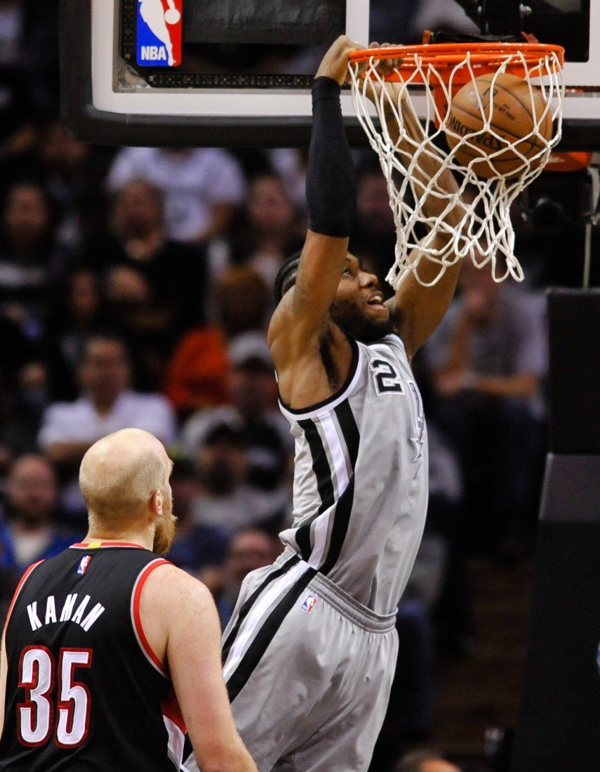Leonard regresa y anota 20 puntos en triunfo de Spurs