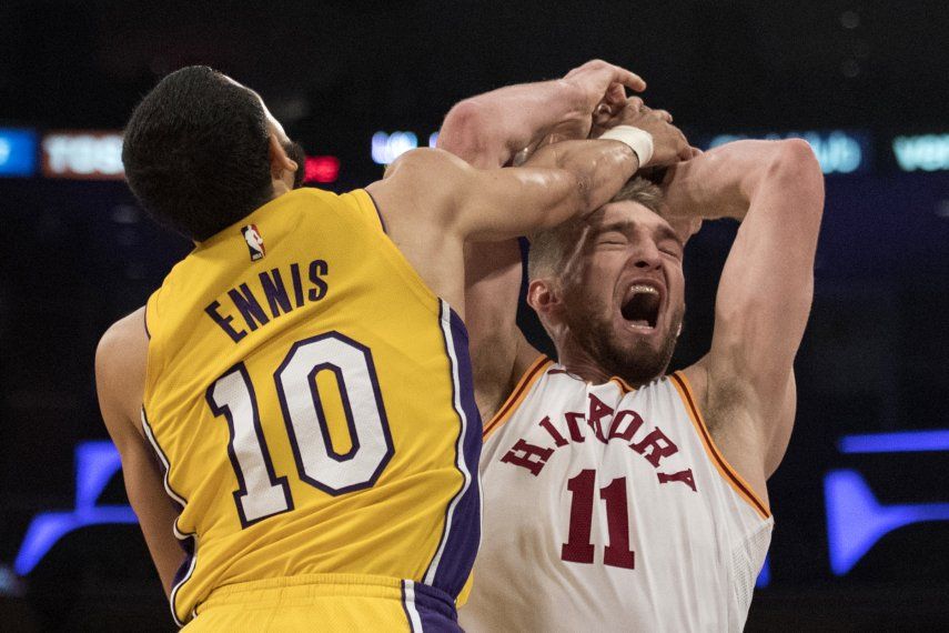 Clarkson lidera a Lakers en triunfo por 99-86 sobre Pacers