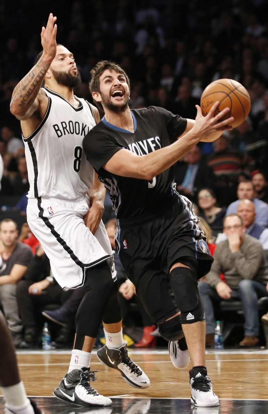Rubio deja juego de Timberwolves por lesión