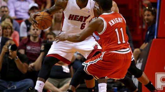 LeBron, Bosh y Wade encaminan a campeones Heat en triunfo sobre Magic 110-94