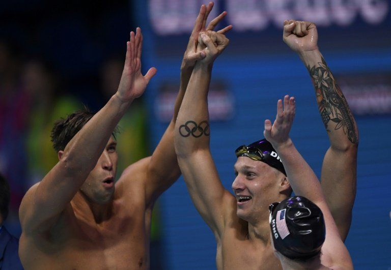 Oro y récord mundial para equipo mixto estadounidense en el 4x100m estilos