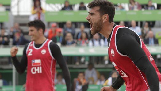 Chilenos vencen a mexicanos, en final de voleibol de playa