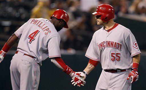 Hernández saca a los Rojos del bajón de bateo del fin de semana