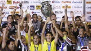 Botafogo vence 2-0 a Vasco y gana la Copa Guanabara
