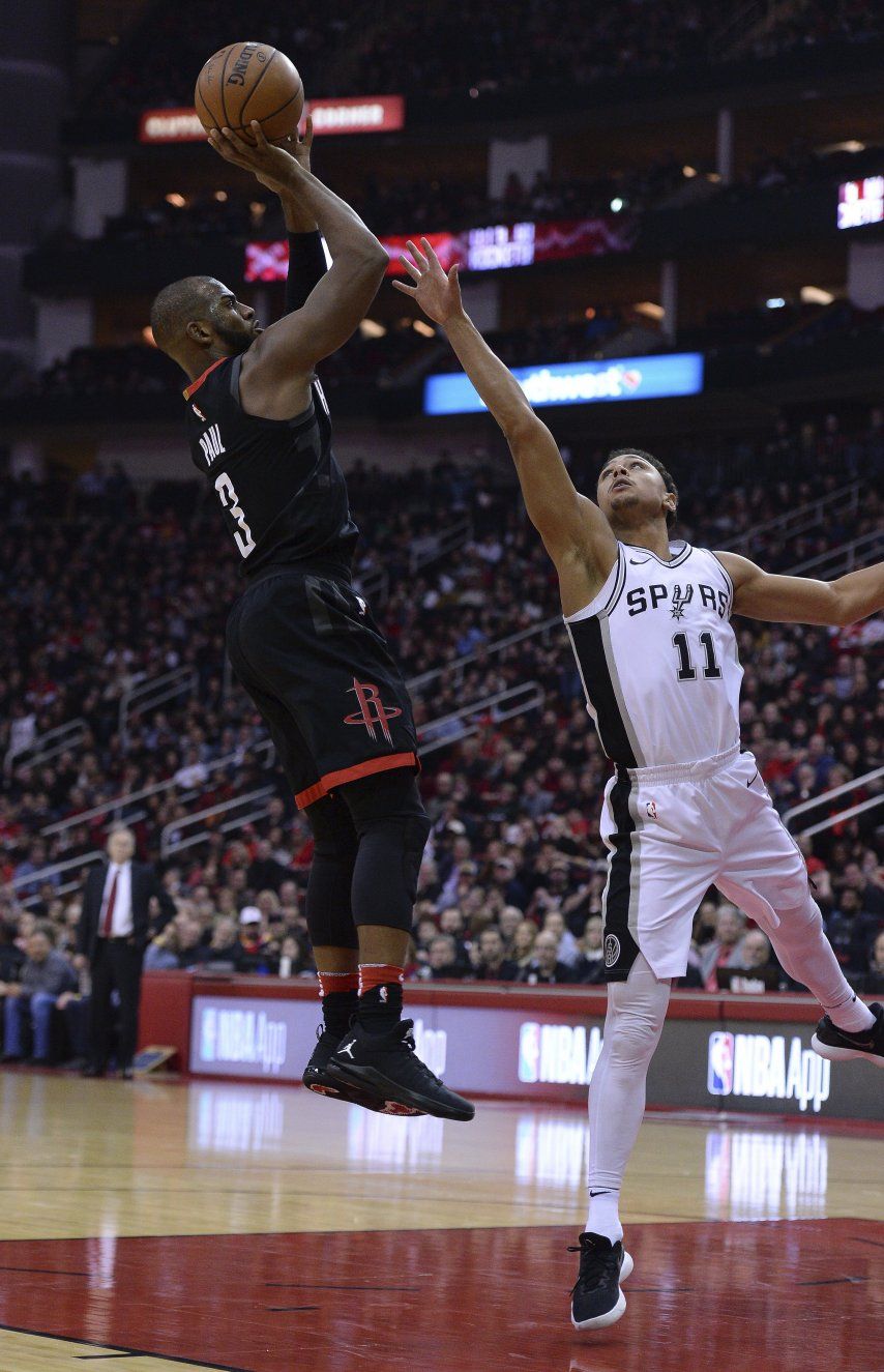 Paul guía a Rockets, que vencen 124-109 a los Spurs