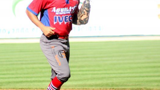 Águilas y Toros aferrados a la cima en las posiciones