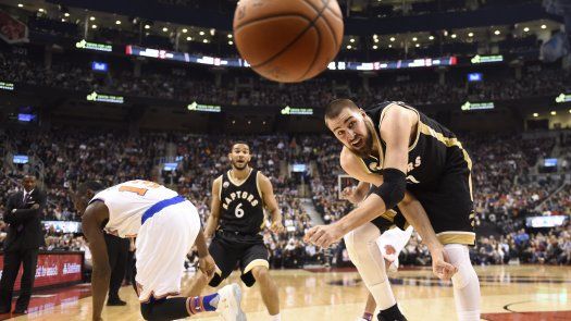 Lowry y DeRozan dan a Raptors décimo triunfo en fila