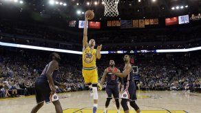 Warriors dan otro paso hacia récord