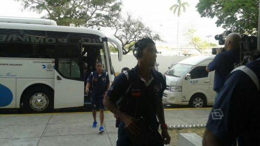 Defensa Carlos Rodríguez viajará a Honduras, pero es seria duda