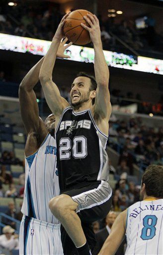 Ginóbili guí­a a Spurs para superar a Hornets por 109-95