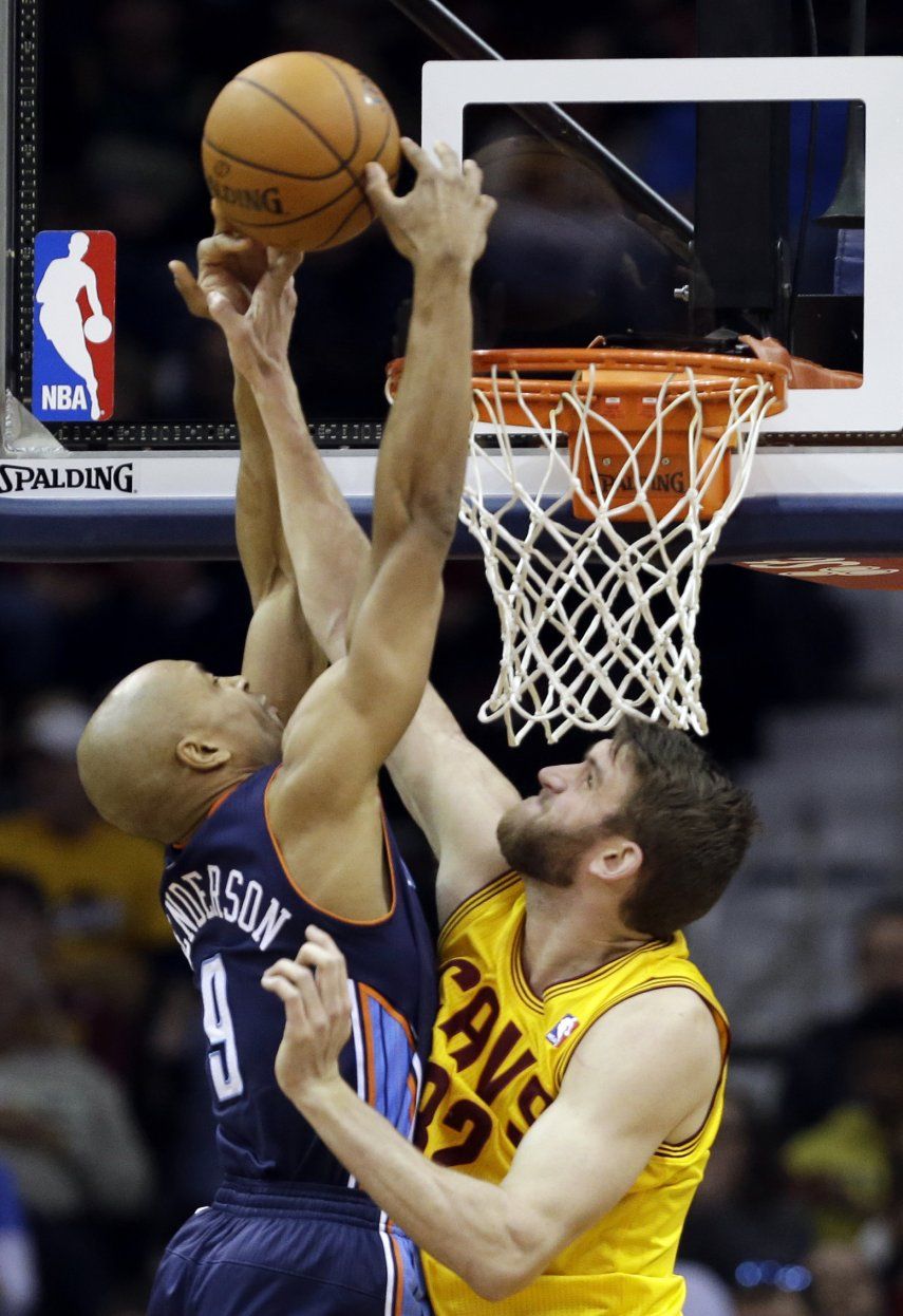 Bobcats avanza a playoffs al vencer a Cavaliers