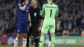 Portero del Chelsea se disculpa por no salir de la cancha