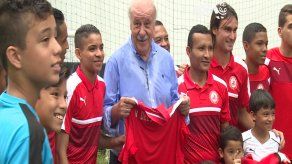 Vicente Del Bosque dicta clínica a nueva generación de futbolistas