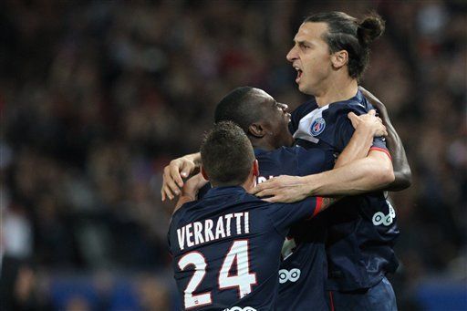 Ibrahimovic renueva con PSG hasta 2016