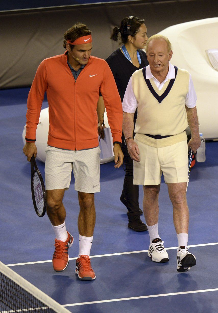 Federer pelotea con Rod Laver en Melbourne
