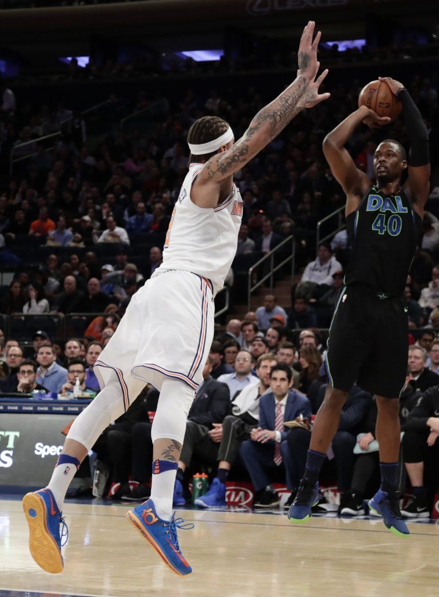 Barnes anota 30 puntos en triunfo de Mavericks sobre Knicks