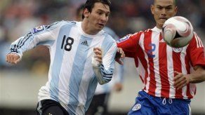 Mundial: Paraguay iguala 1-1 a Argentina y conserva la punta