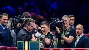 Dmitry Bivol gana revancha por título indiscutible ante Beterbiev en The Last Crescendo
