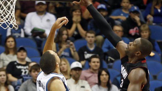 Wade luce repuesto y Heat doblega a Wolves