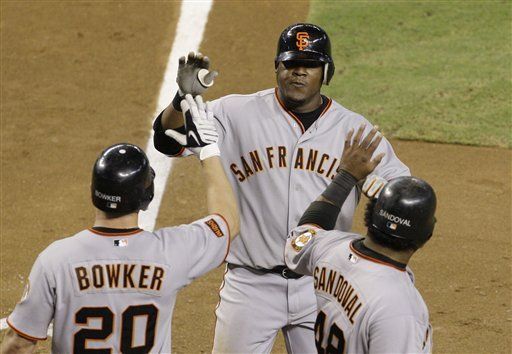 MLB: Gigantes 5, Diamondbacks 2; Uribe produce tres