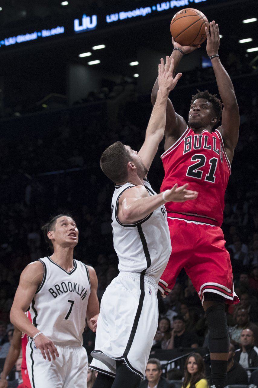 Bulls debutan como visitantes y humillan a Nets