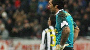 El arquero Buffon del Juventus salen bien de operación en rodilla