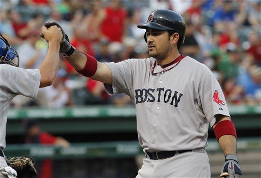 Con 3 jonrones de González, Boston le pisa los talones a NY