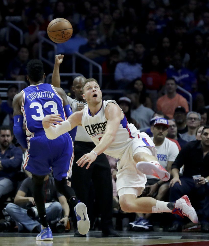 Paul anota 30 y Clippers doblegan a 76ers