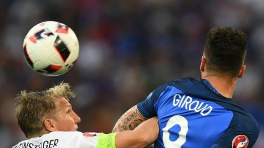 Schweinsteiger disputa 38 partidos en Eurocopas y Mundiales y planta récord