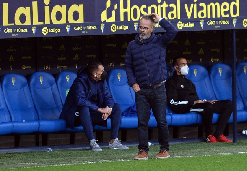 El Cádiz destituye a su técnico Álvaro Cervera