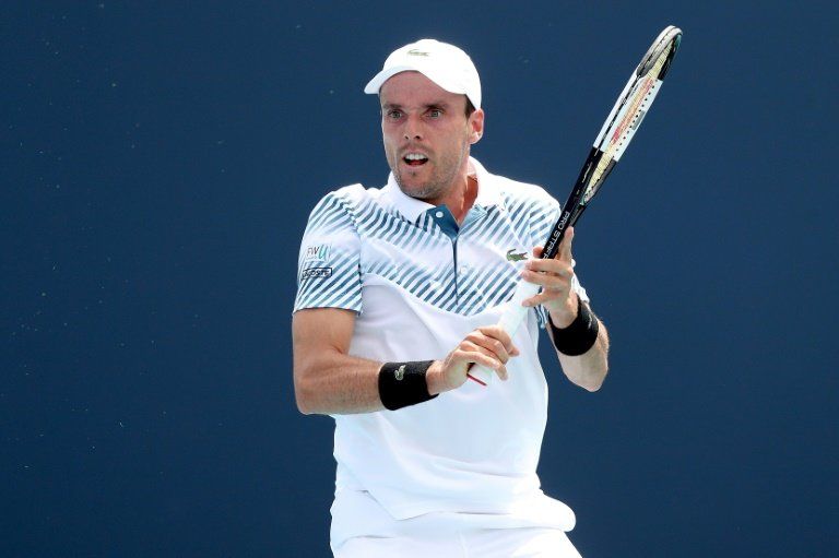 Español Bautista se mete en octavos de Miami al vencer a Fognini