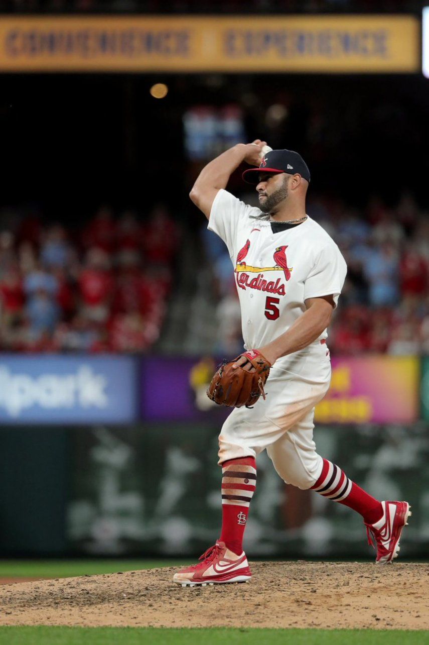 Albert Pujols debuta como lanzador con los Cardinales de San Luis.