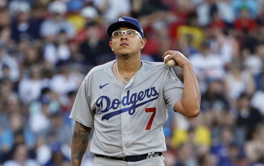 Julio Urías de los Dodgers es arrestado por violencia doméstica