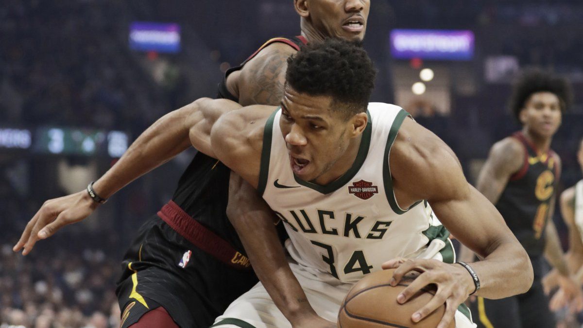 Antetokounmpo aporta 33 puntos a 10mo triunfo de Bucks