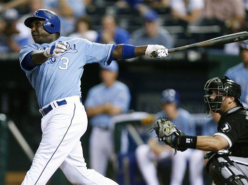 Reales y Medias Blancas dividen honores; Betancourt empata marca