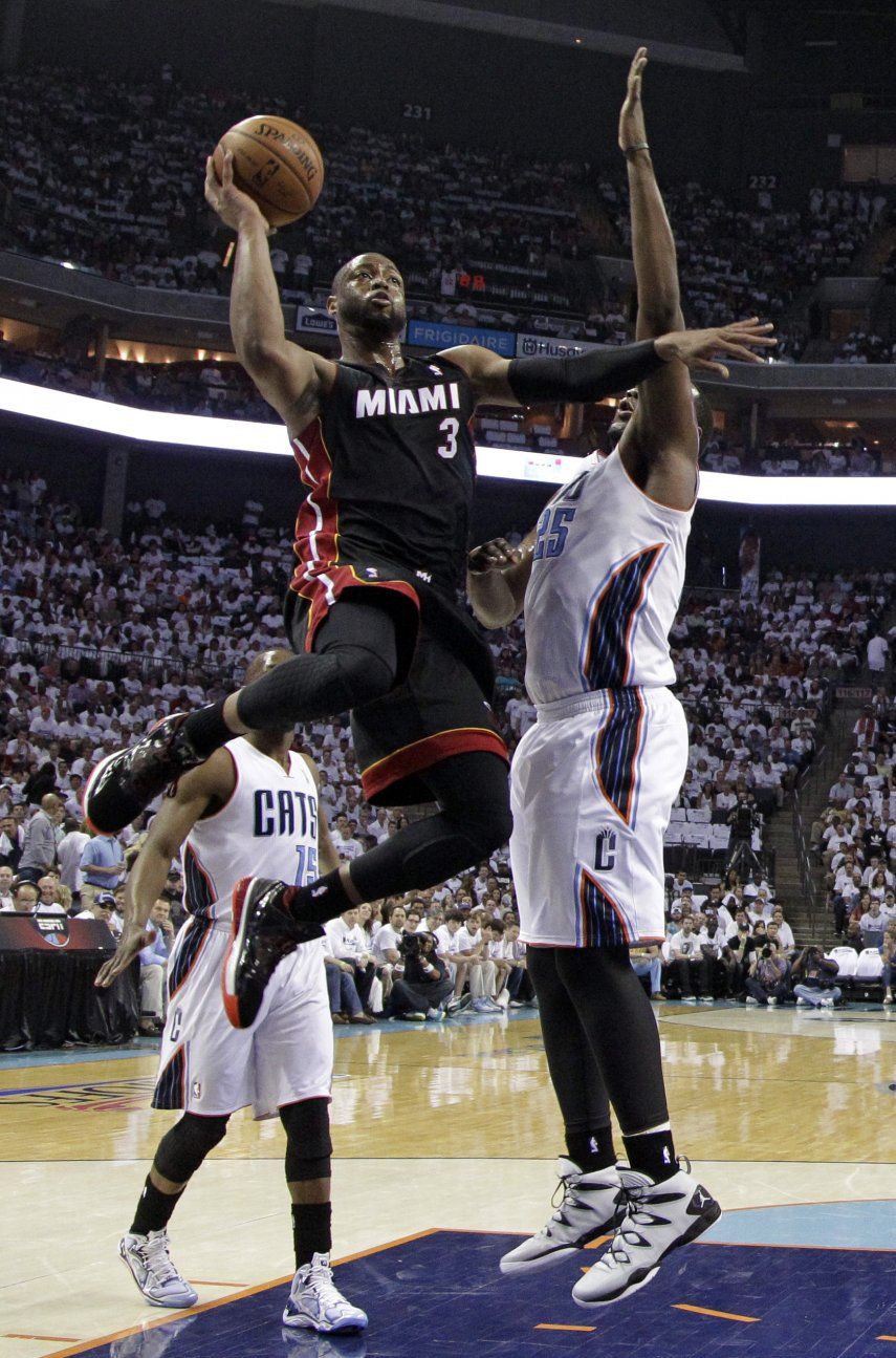 James y el Heat vencen a Bobcats y se ponen 3-0